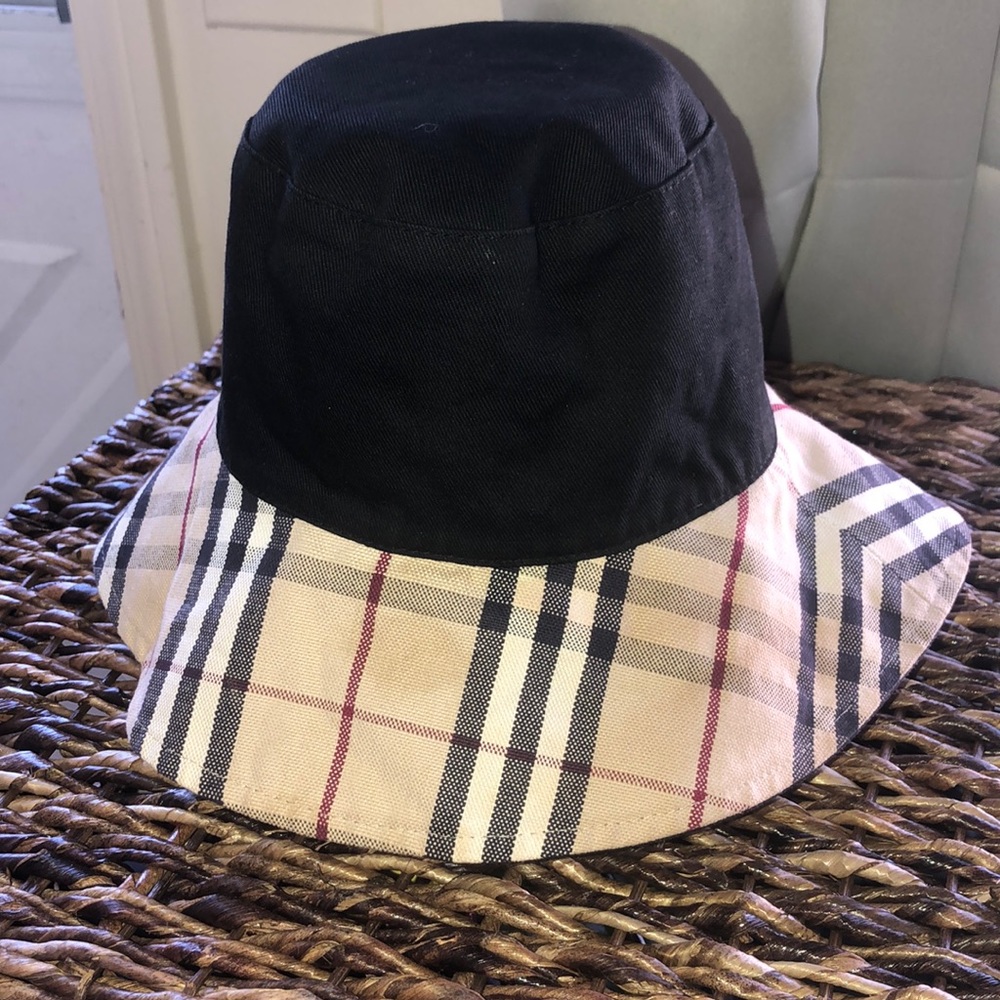 Vintage Burberry Woman Reversible Bucket Hat NWOT